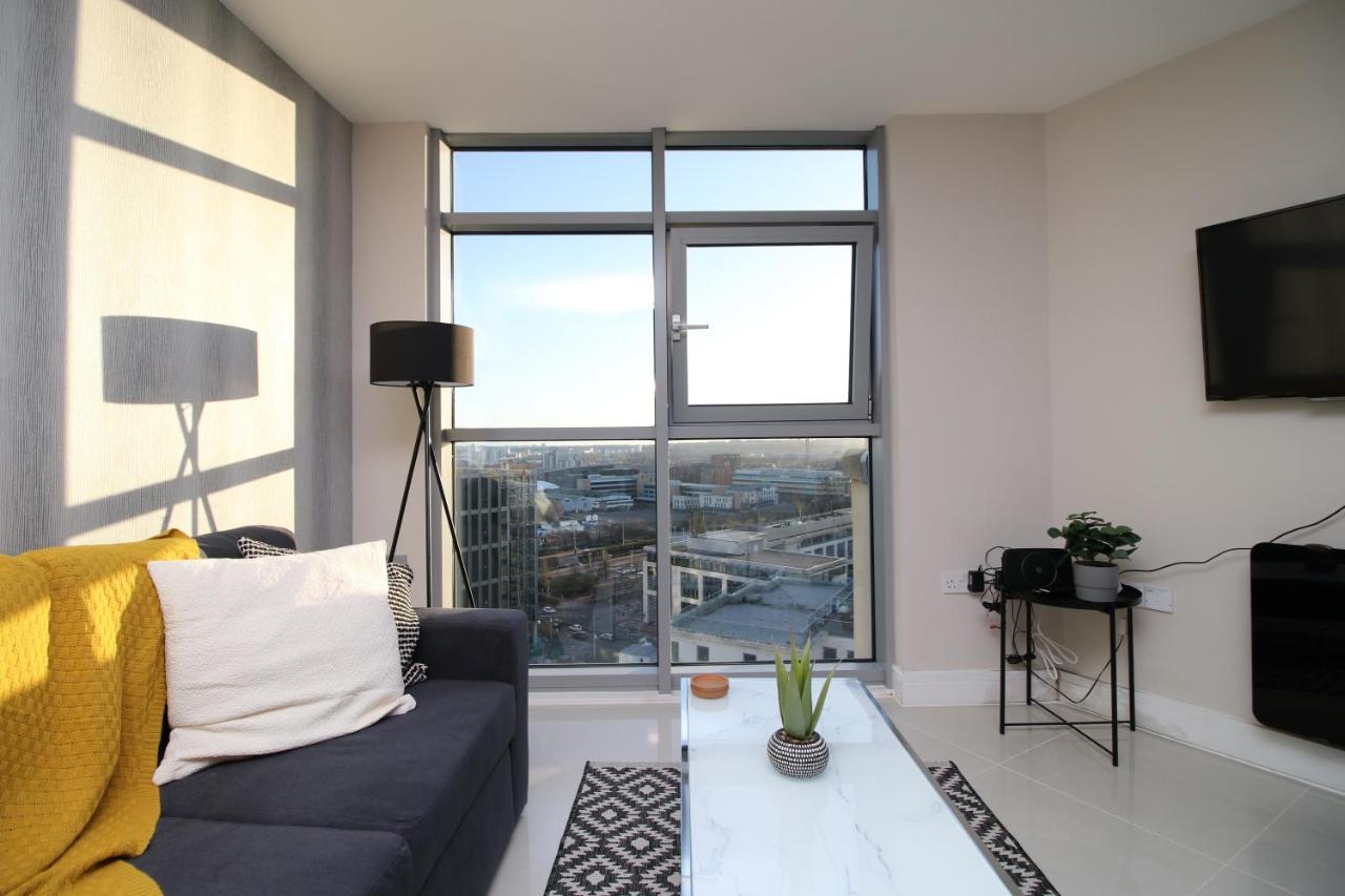 קארדיף The Skyline - Luxury City Centre Flat With Designated Parking מראה חיצוני תמונה