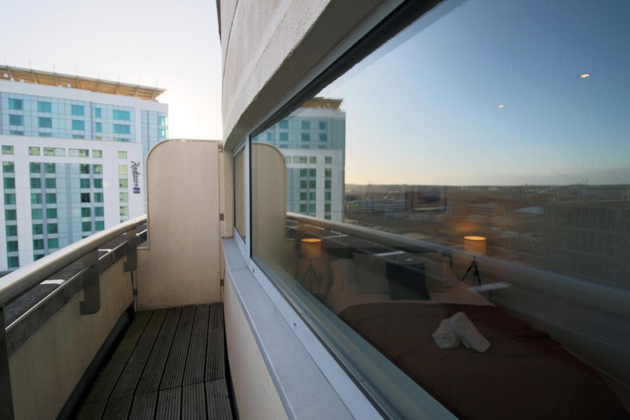 קארדיף The Skyline - Luxury City Centre Flat With Designated Parking מראה חיצוני תמונה
