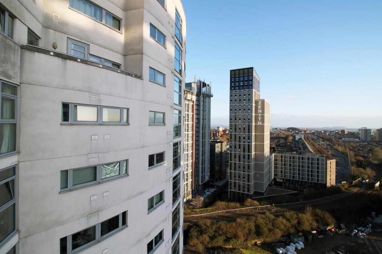 קארדיף The Skyline - Luxury City Centre Flat With Designated Parking מראה חיצוני תמונה