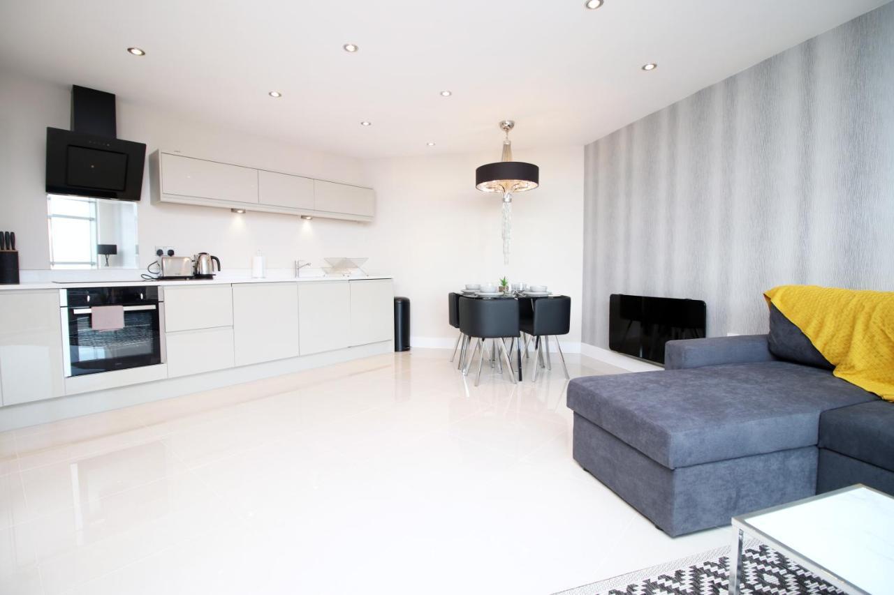 קארדיף The Skyline - Luxury City Centre Flat With Designated Parking מראה חיצוני תמונה