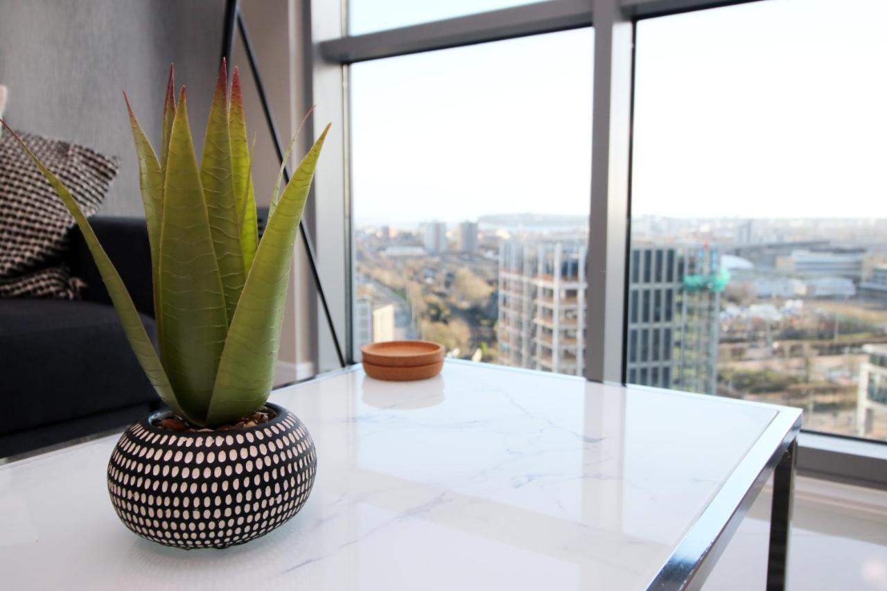 קארדיף The Skyline - Luxury City Centre Flat With Designated Parking מראה חיצוני תמונה