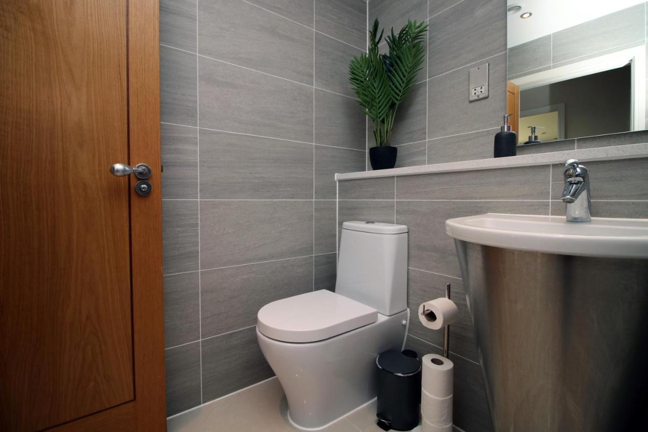 קארדיף The Skyline - Luxury City Centre Flat With Designated Parking מראה חיצוני תמונה