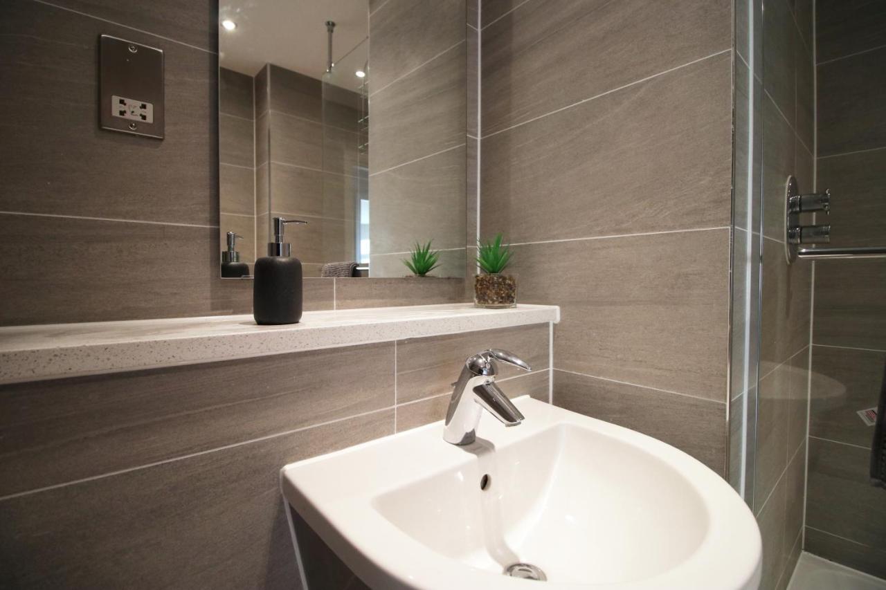 קארדיף The Skyline - Luxury City Centre Flat With Designated Parking מראה חיצוני תמונה