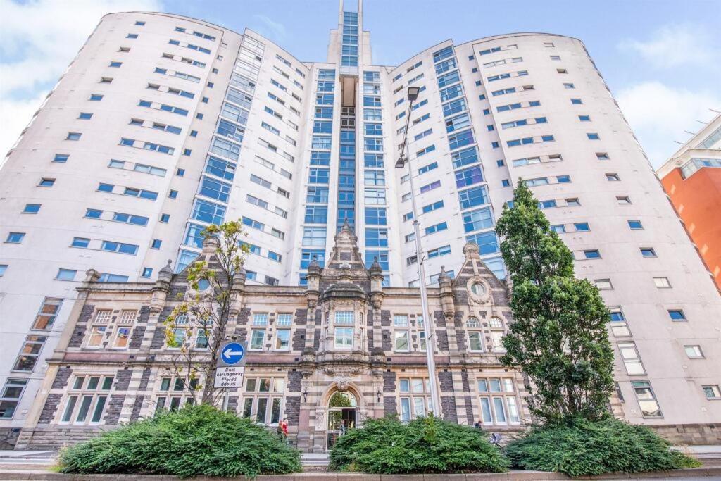 קארדיף The Skyline - Luxury City Centre Flat With Designated Parking מראה חיצוני תמונה